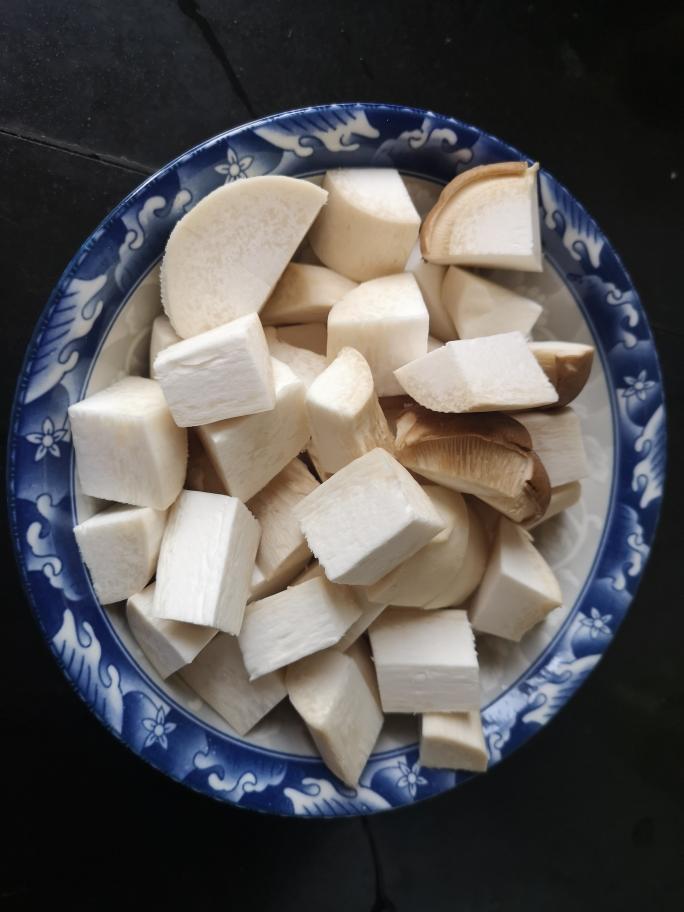 猪护心皮焖面的做法 步骤3