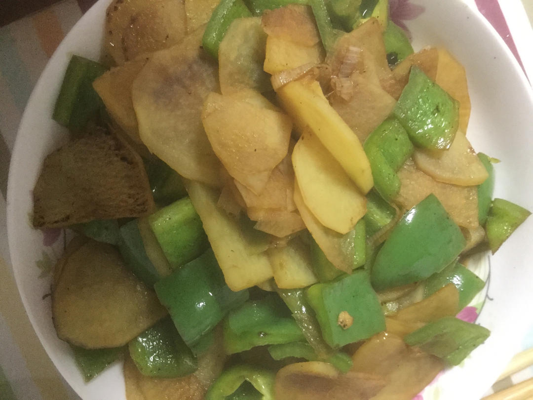 比肉都好吃的青椒炒土豆片😋简单又美味❗️