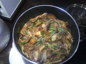 陈ci-韩式海鲜锅的做法 步骤3