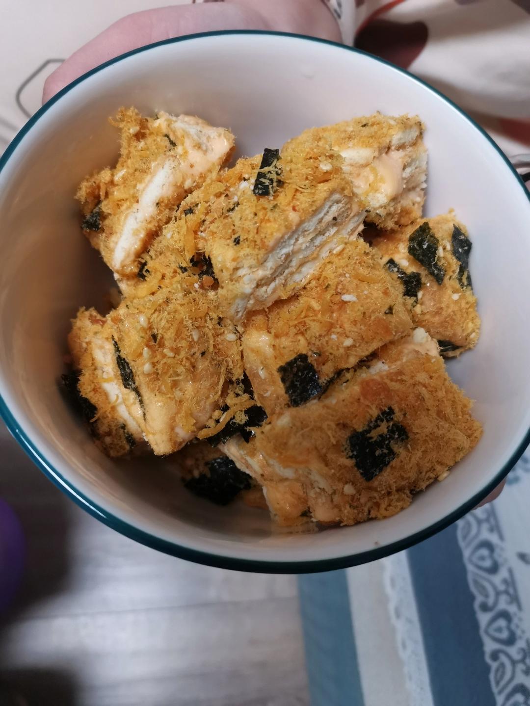 咸蛋黄肉松雪花酥
