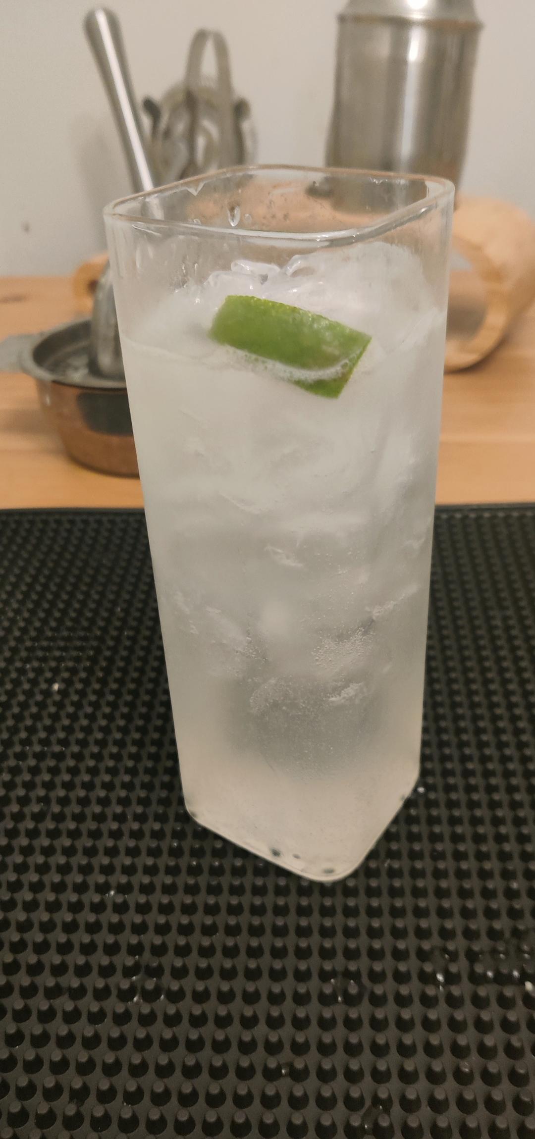 如何调一杯酒吧里点单率最高的金汤力Gin Tonic