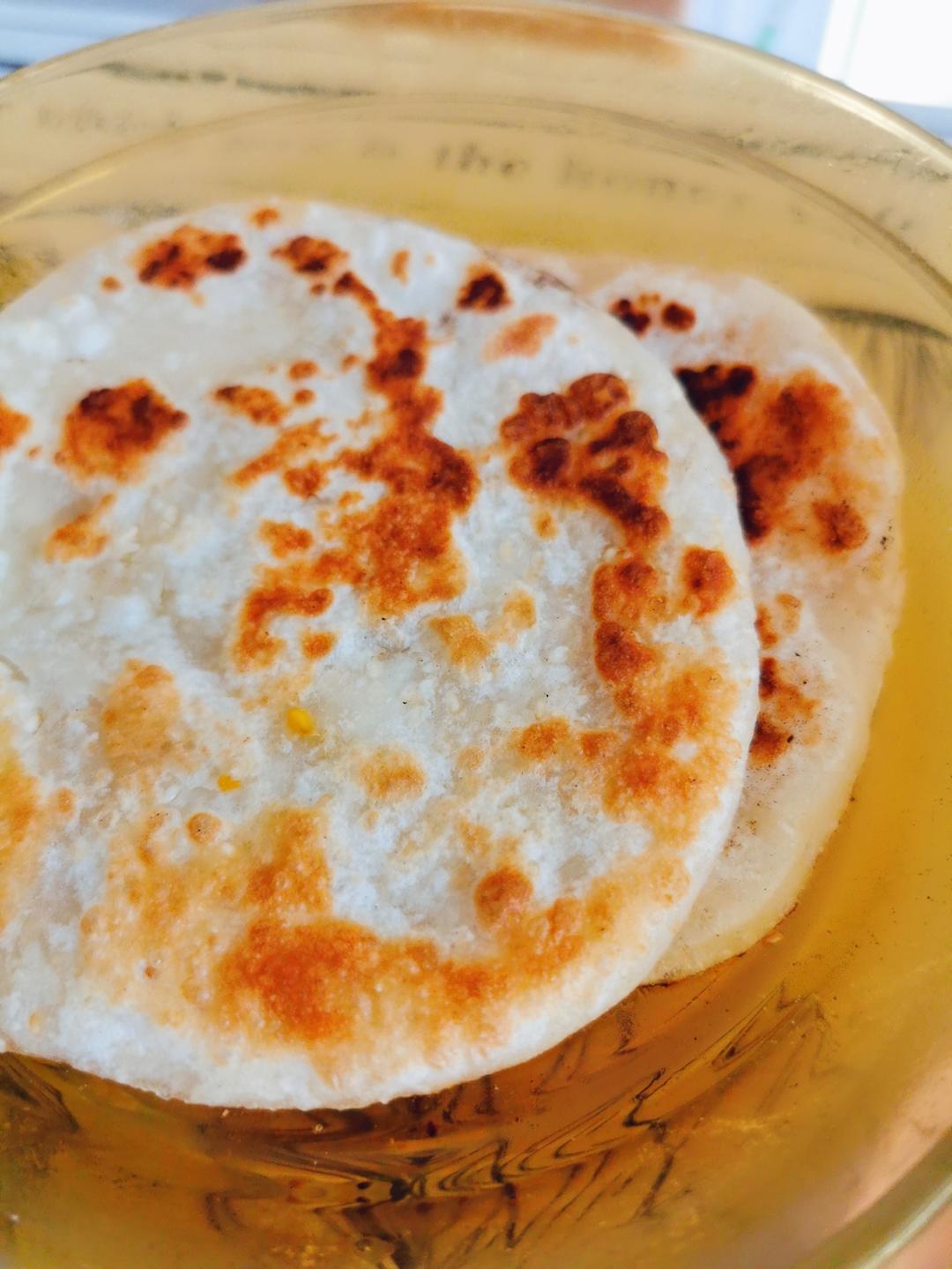 烙饼不硬的小窍门 掌握了你也能看出柔软多层凉了不硬的小油饼