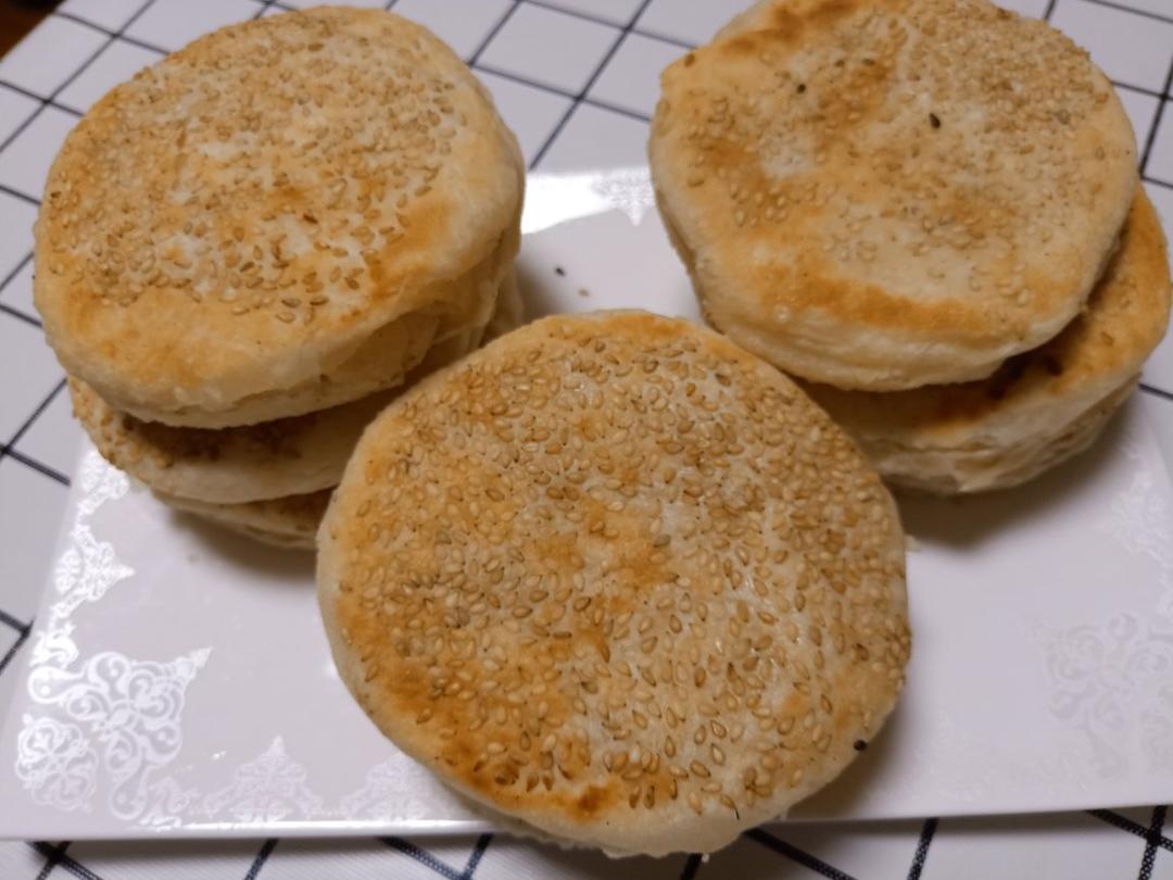 芝麻五香烧饼 外焦里软咸香可口 附细节视频详解