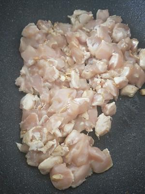 彩椒炒鸡胸肉 减脂美味鸡肉软滑爽口的做法 步骤4
