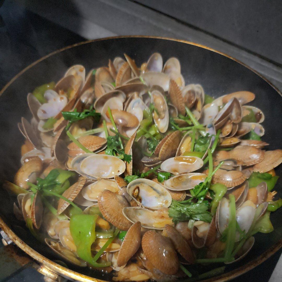 豆瓣酱炒嘎啦贝壳