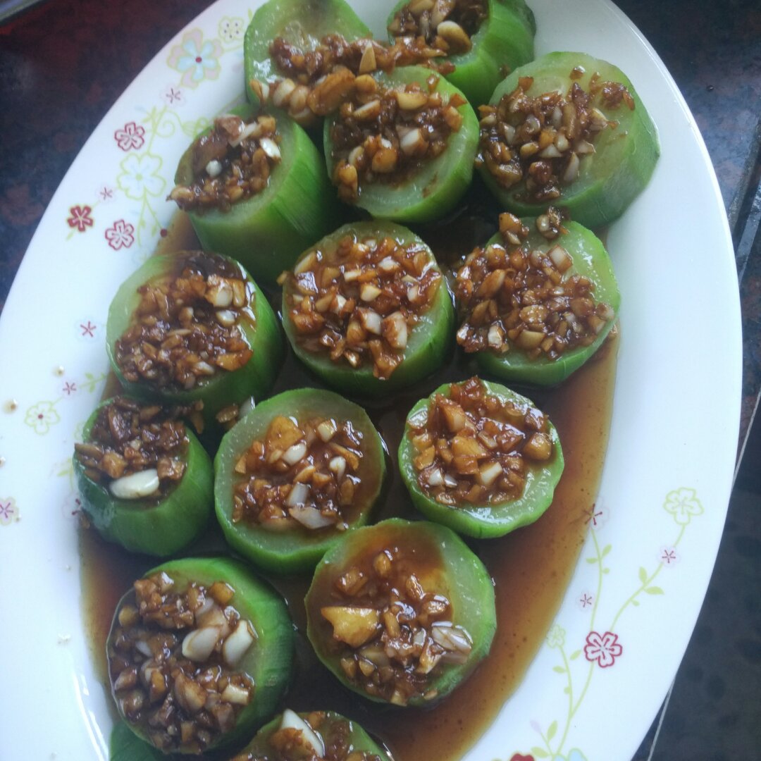 只需要五分钟就可以的美味蒜蓉蒸丝瓜