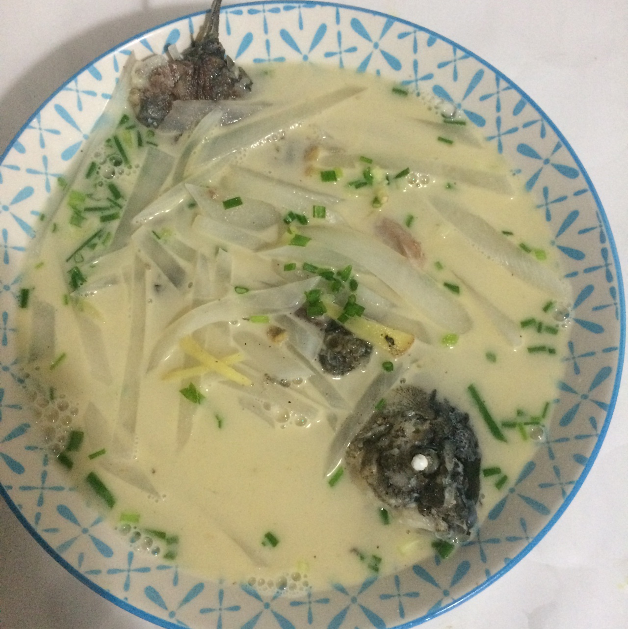 萝卜丝鲫鱼汤