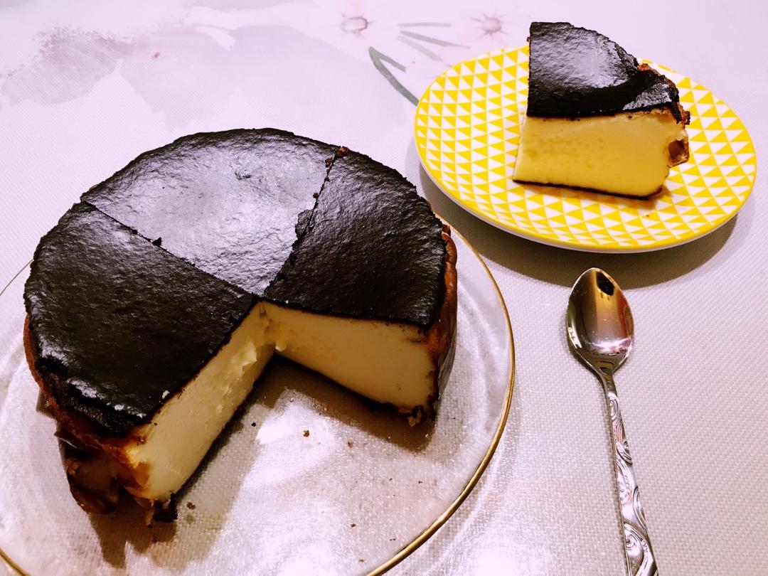 “烧伤”的奶酪蛋糕Burnt cheese cake
