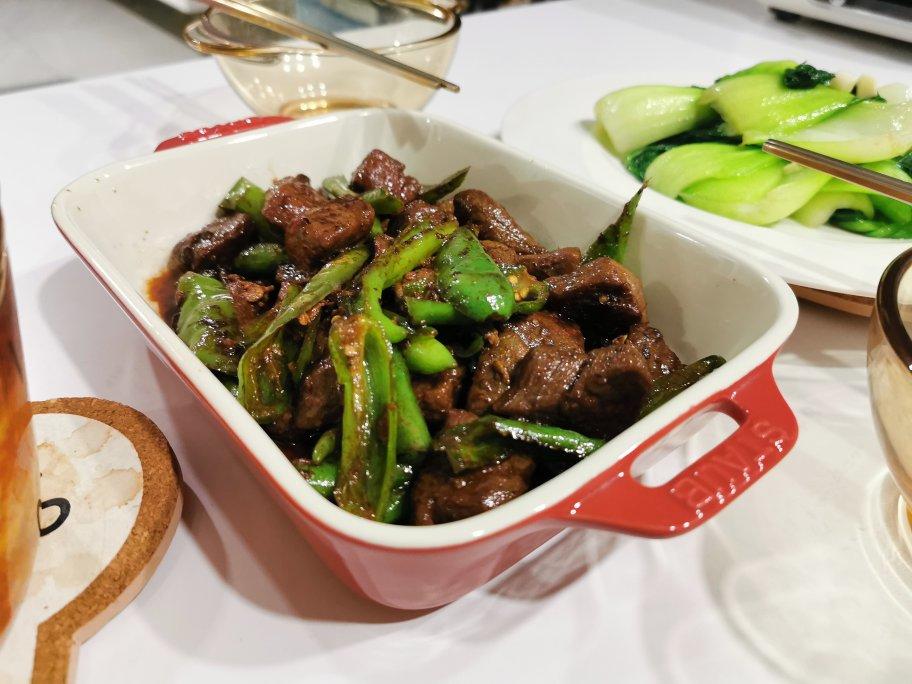 黄油杭椒牛柳-内附牛肉滑嫩的做法