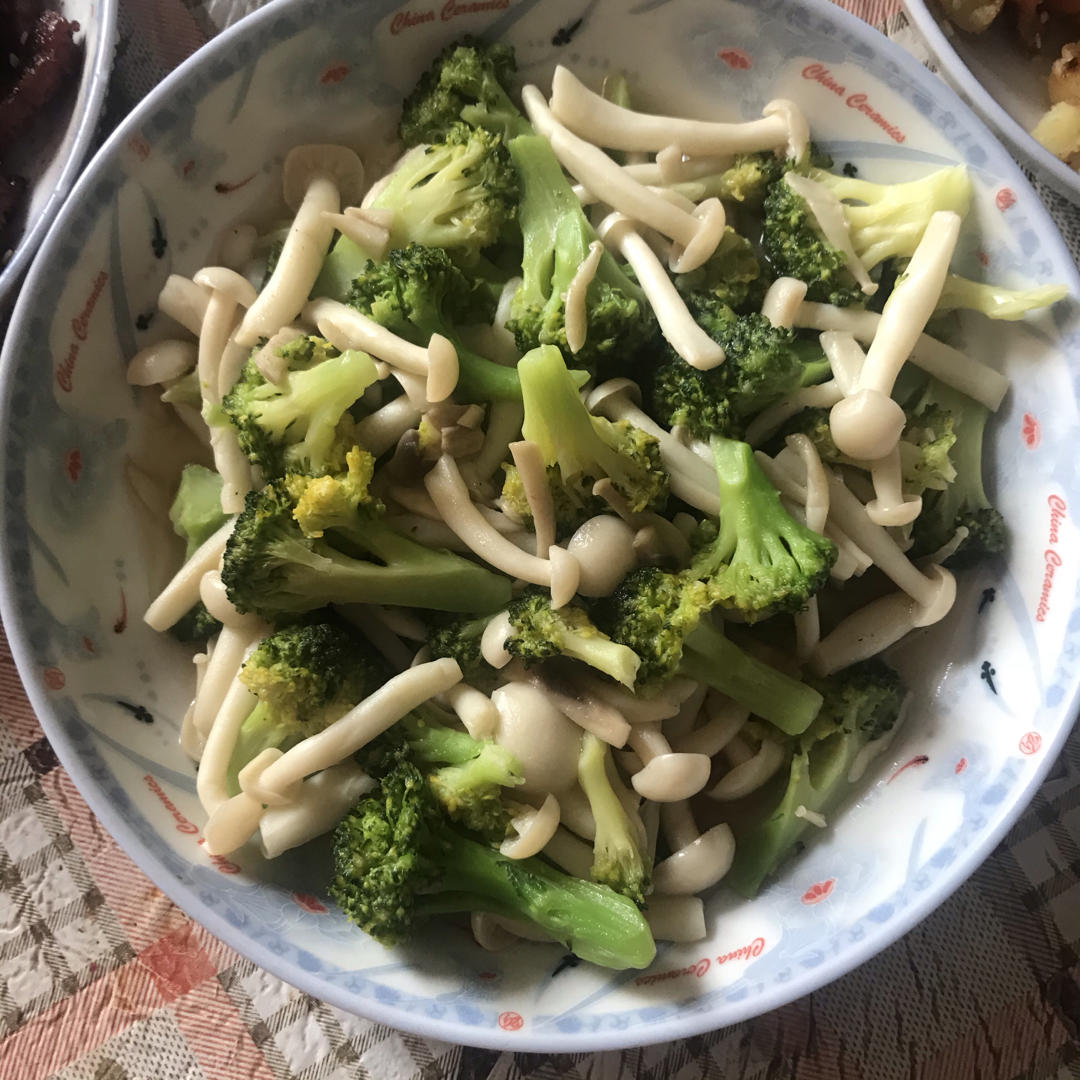 低脂低卡‼️鲜嫩好吃不长胖的西兰花炒菌菇