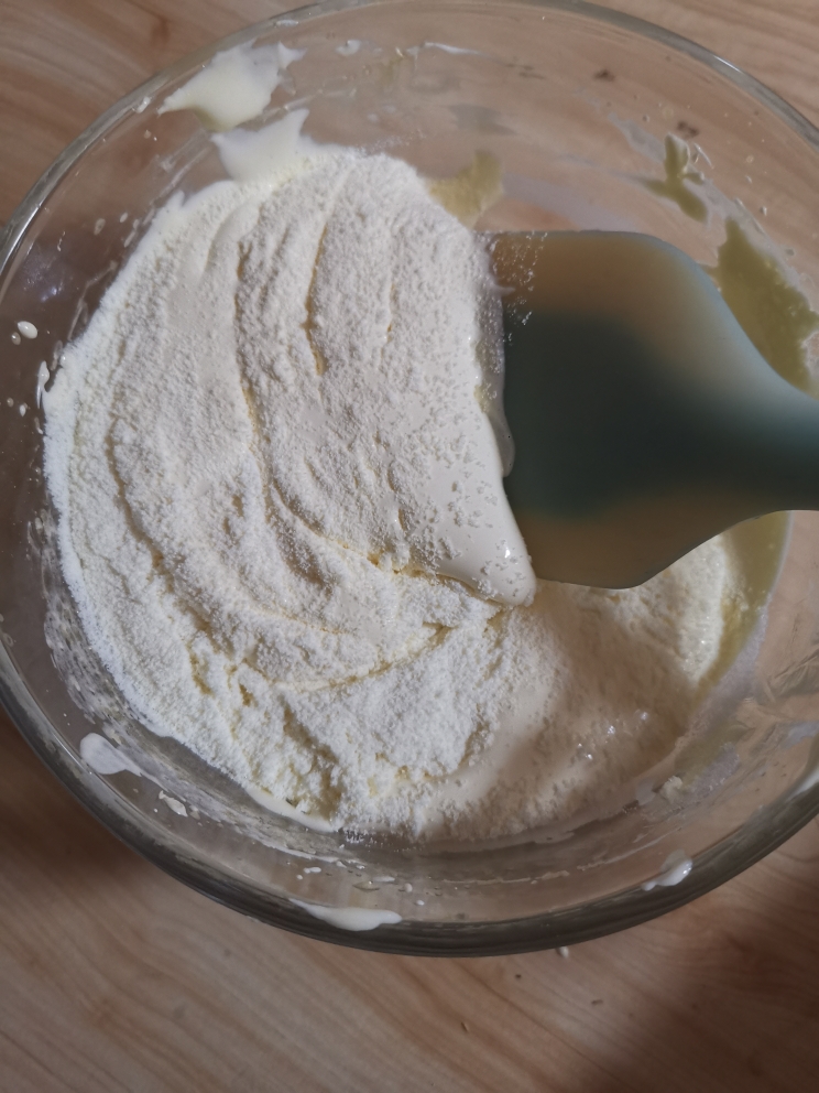 无添加剂的纯蛋黄溶豆的做法 步骤3