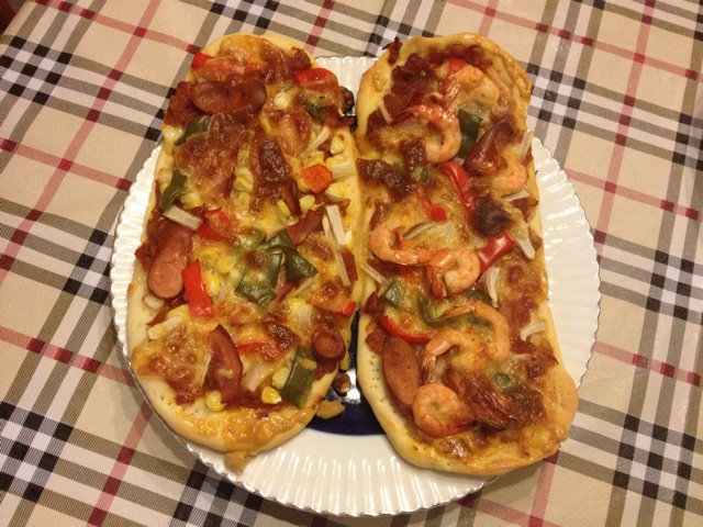 薄饼脆皮火腿pizza