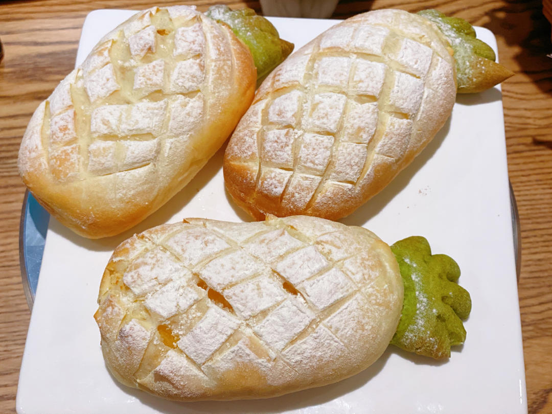 初级吃饭师做的凤梨芝士软欧