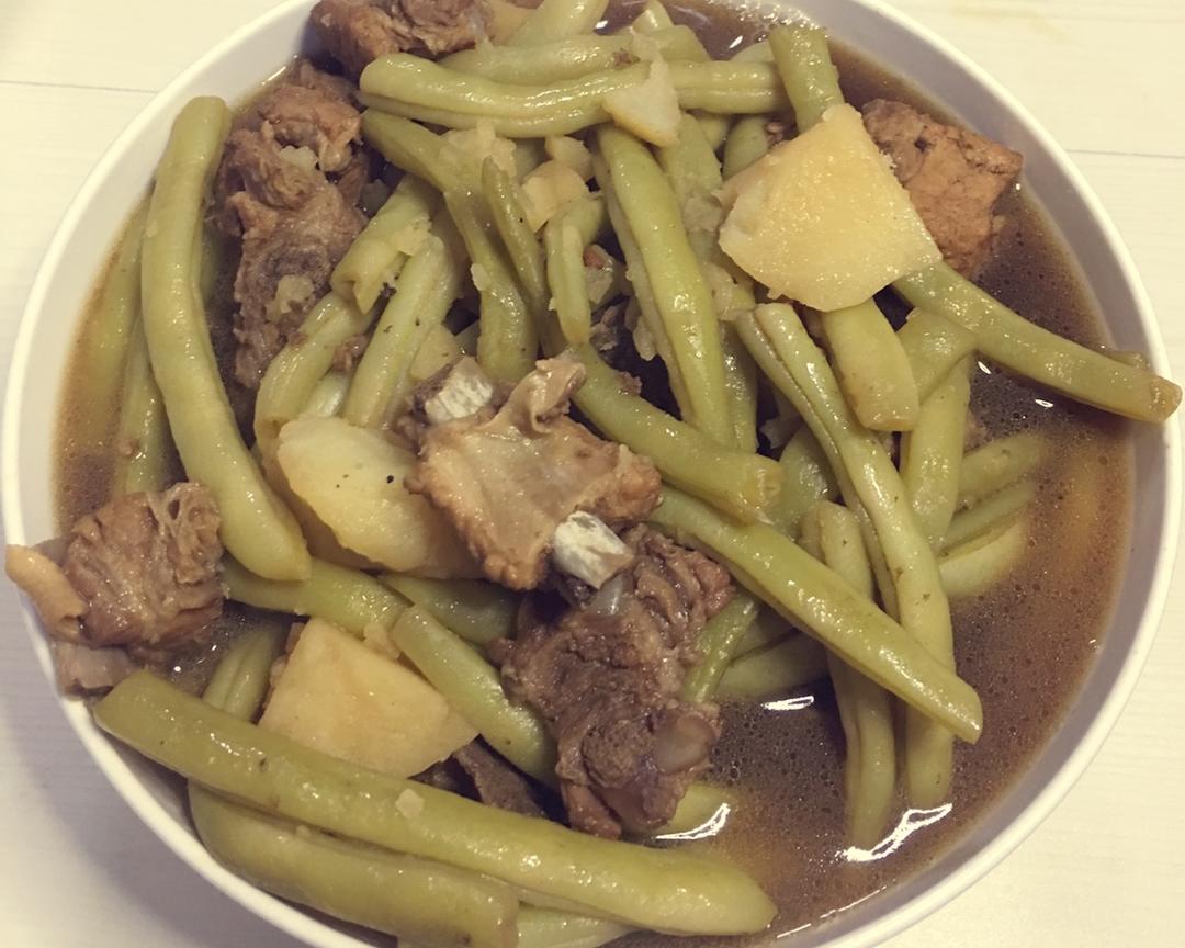 简易版排骨土豆炖豆角的做法