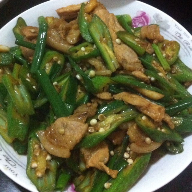 五花肉炒秋葵