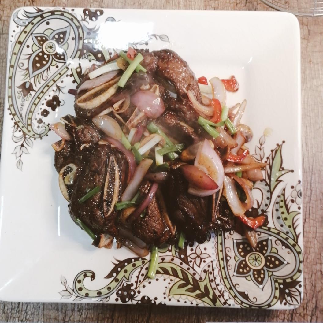 鱼和熊掌兼得                  黑椒蒜香牛仔骨