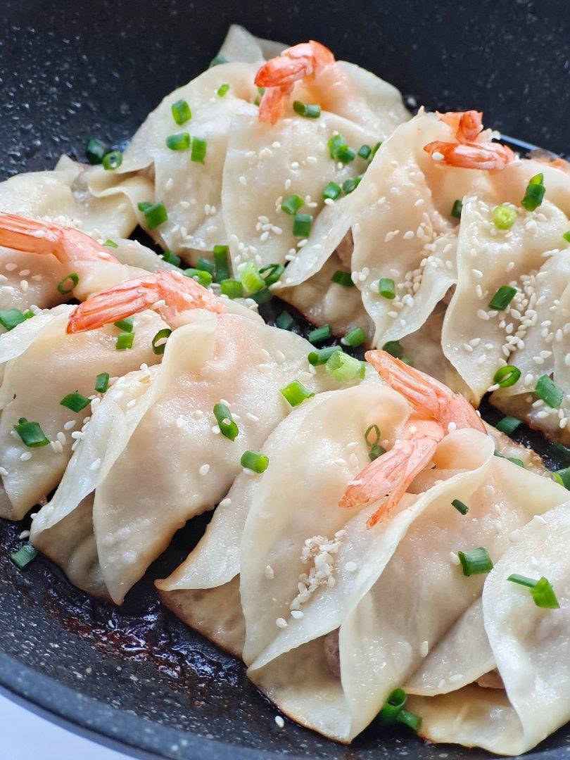 lorraine玲做的虾仁锅贴