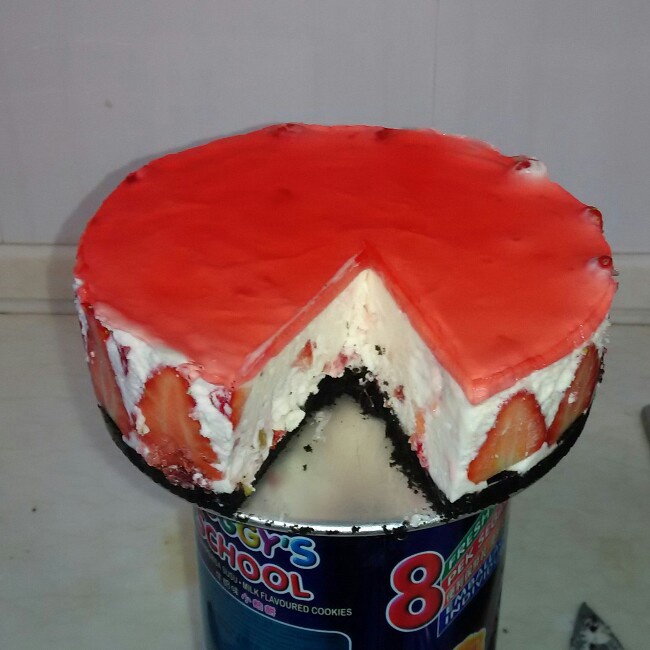 草莓果粒冻芝士蛋糕