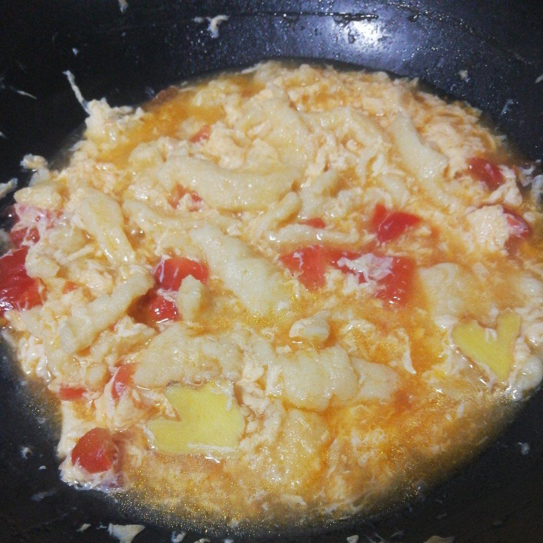 不用揉面就能吃的美味面食——西红柿小鱼面疙瘩