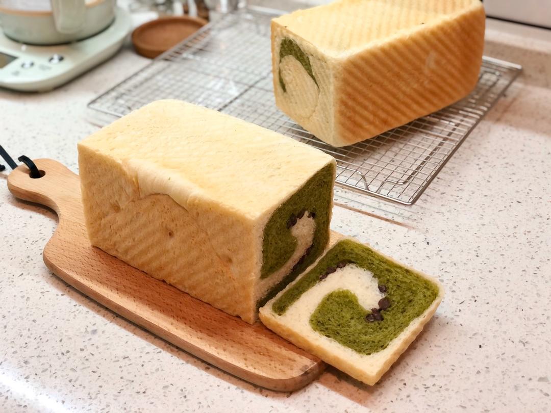 清香柔软的抹茶红豆吐司