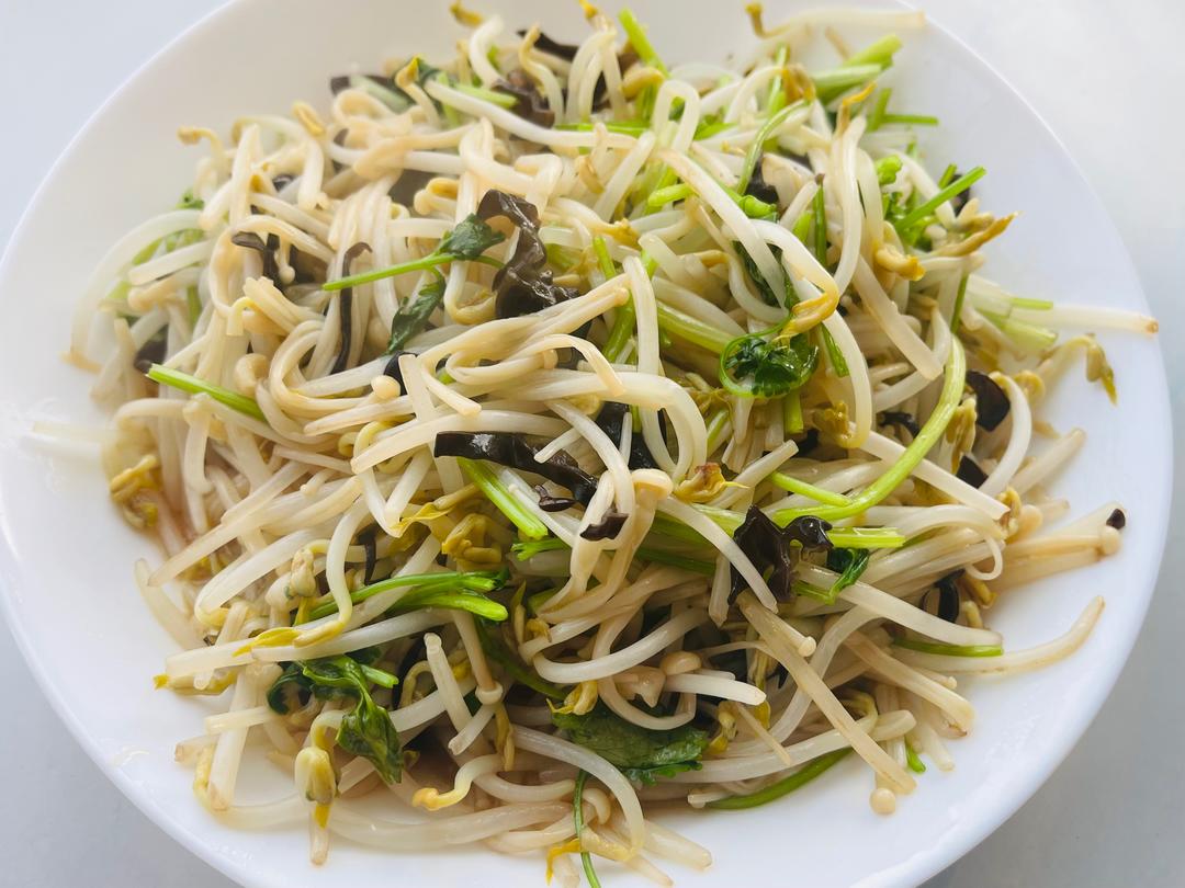 豆芽炒金针菇的做法