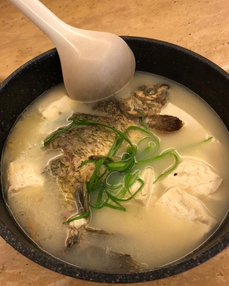 鲫鱼豆腐汤