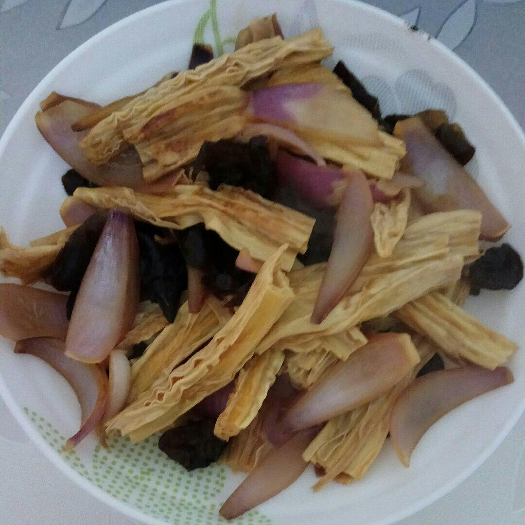 洋葱木耳炒腐竹