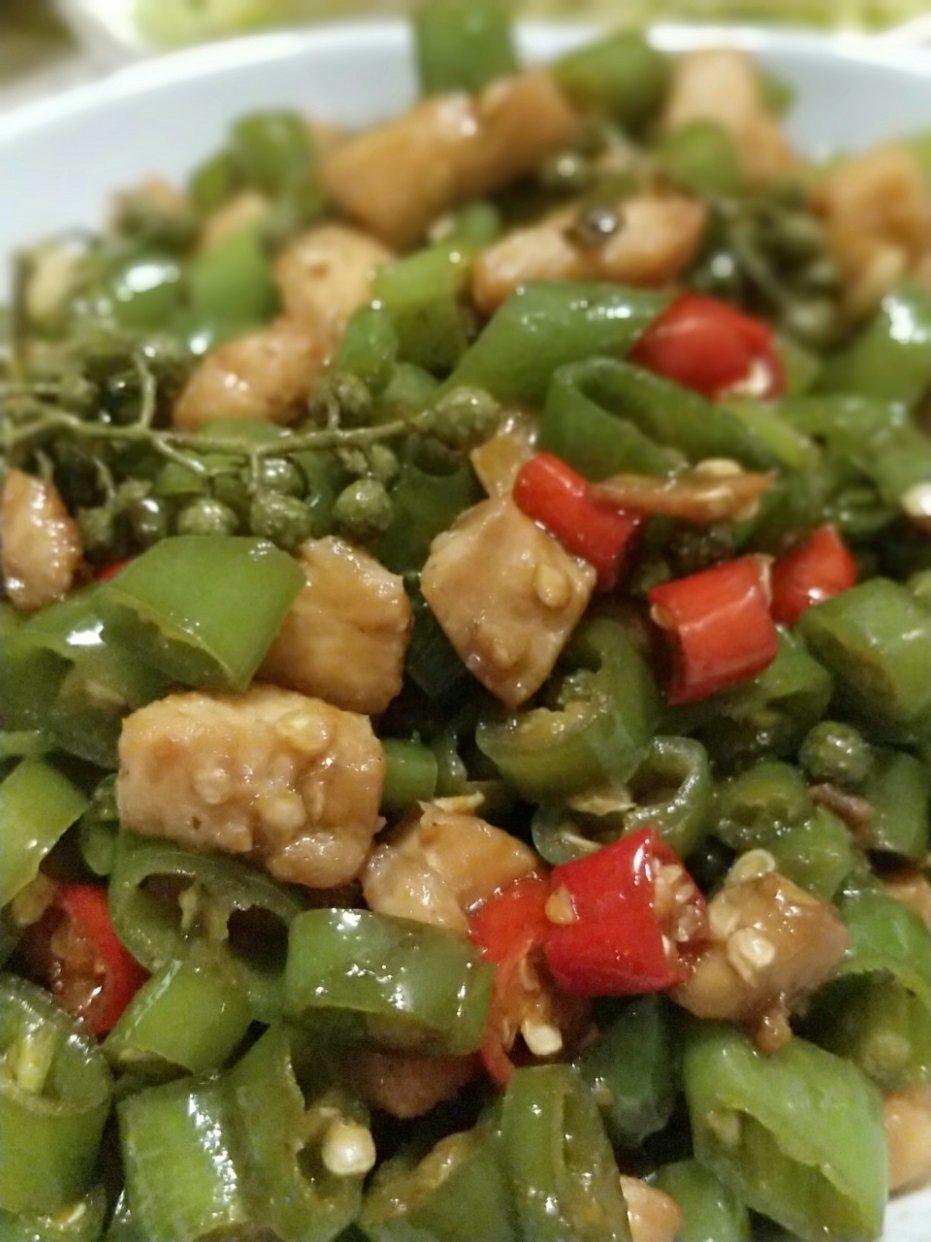老丁的私房菜-尖椒鸡