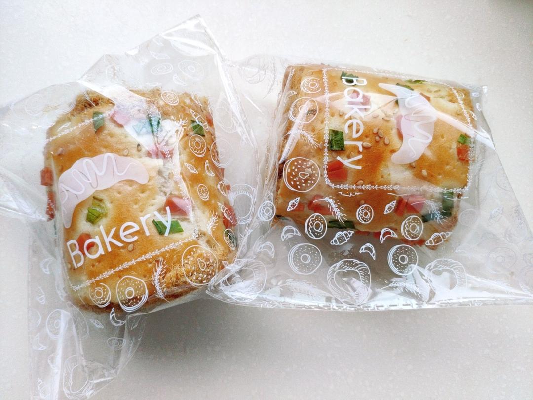 美味的肉松面包卷