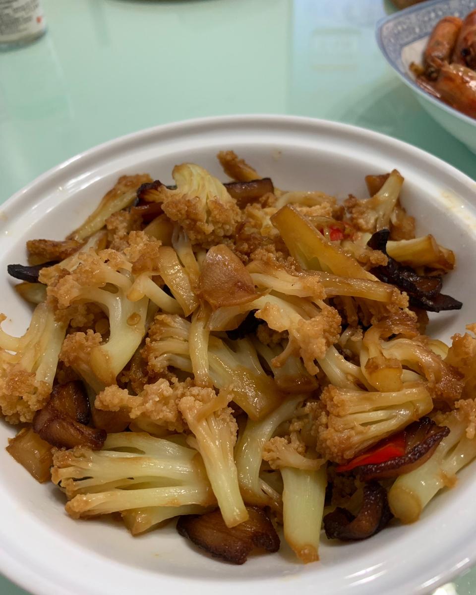 腊肉炒有机花菜