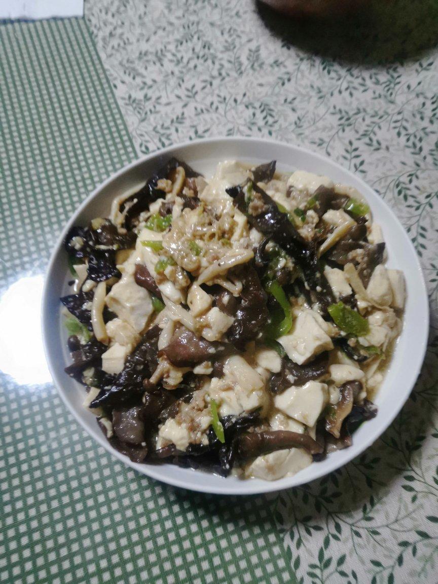 杂烩炒白玉菇浇豆腐
