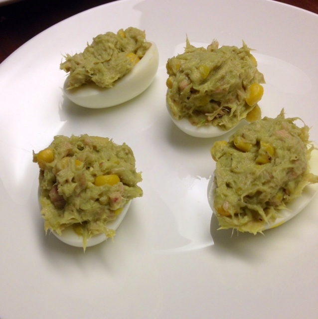 牛油果吞拿鱼鸡蛋盅