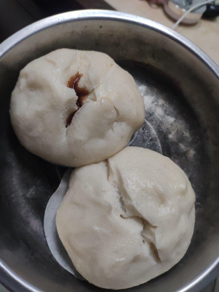 云朵般松软爆浆蜜汁叉烧包