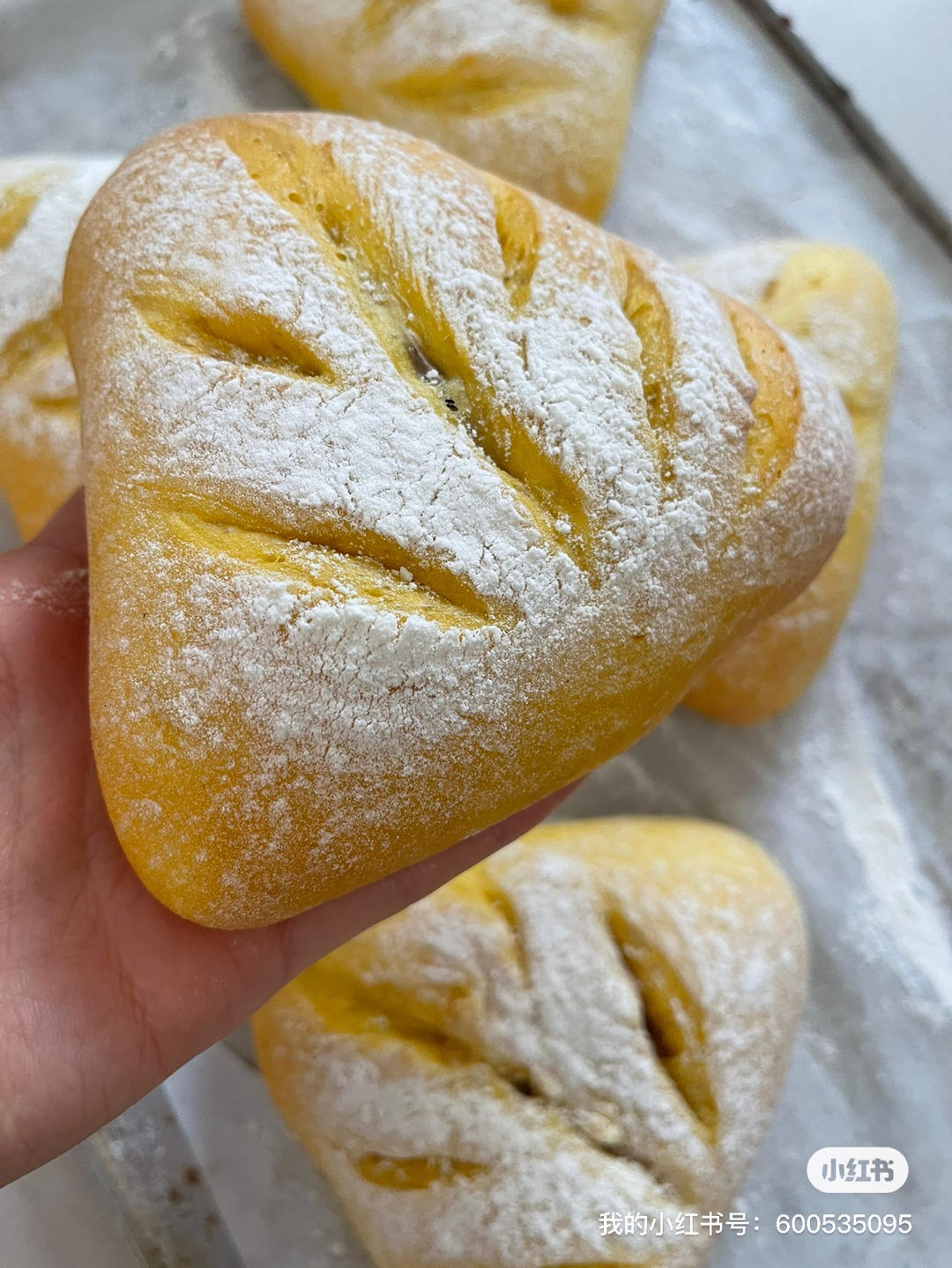 南瓜芋泥肉松软欧