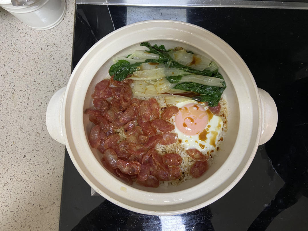 广式腊味煲仔饭