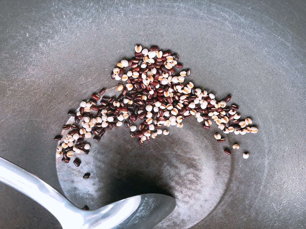 红豆薏米芝麻糊的做法 步骤1