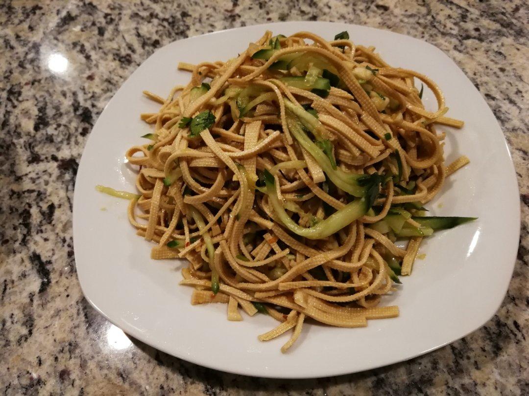 凉拌青瓜丝豆腐皮