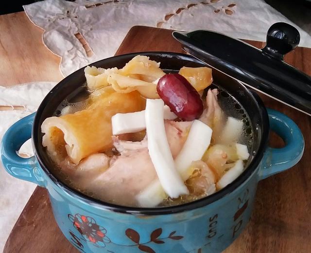 椰子花胶煲鸡汤的做法
