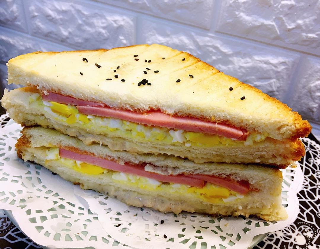 清龄做的鲔鱼鸡蛋三明治
