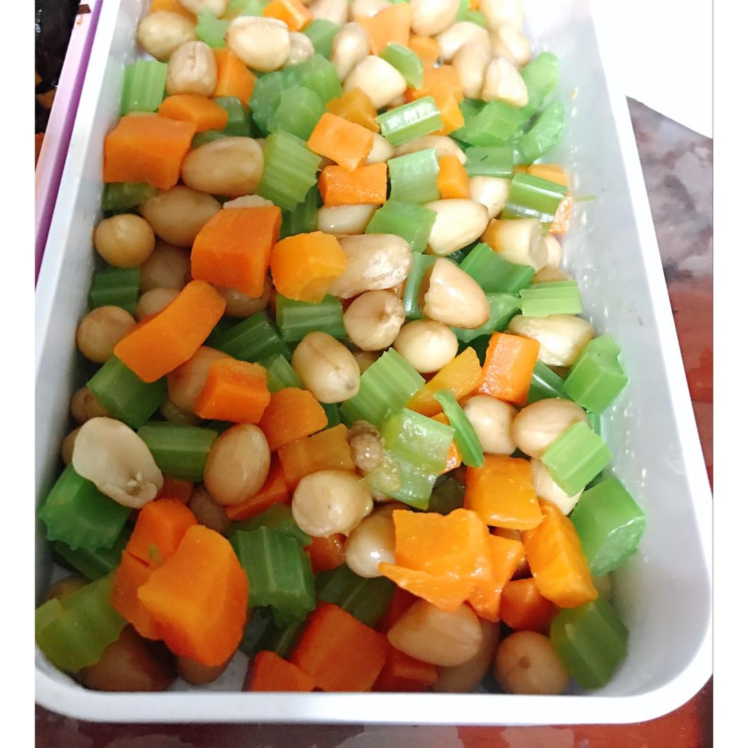 凉拌芹菜花生米胡萝卜