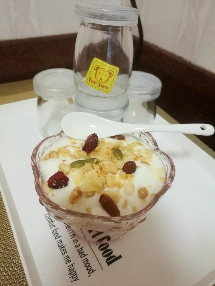 水果坚果酸奶杯