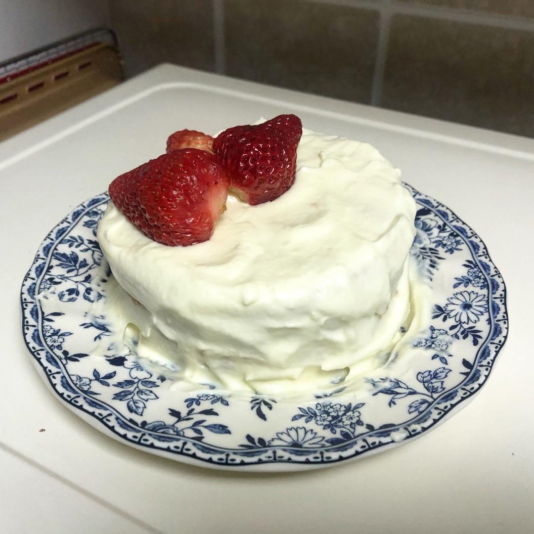 四寸戚风奶油蛋糕（不加高）两个人吃刚刚好～