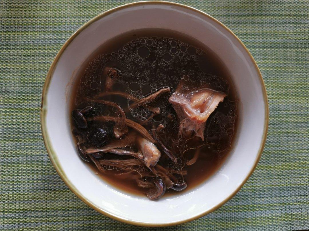 菌菇麻鸭汤
