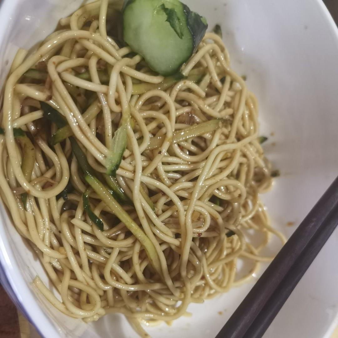 十分钟做好一盘开胃凉拌面～太好吃啦
