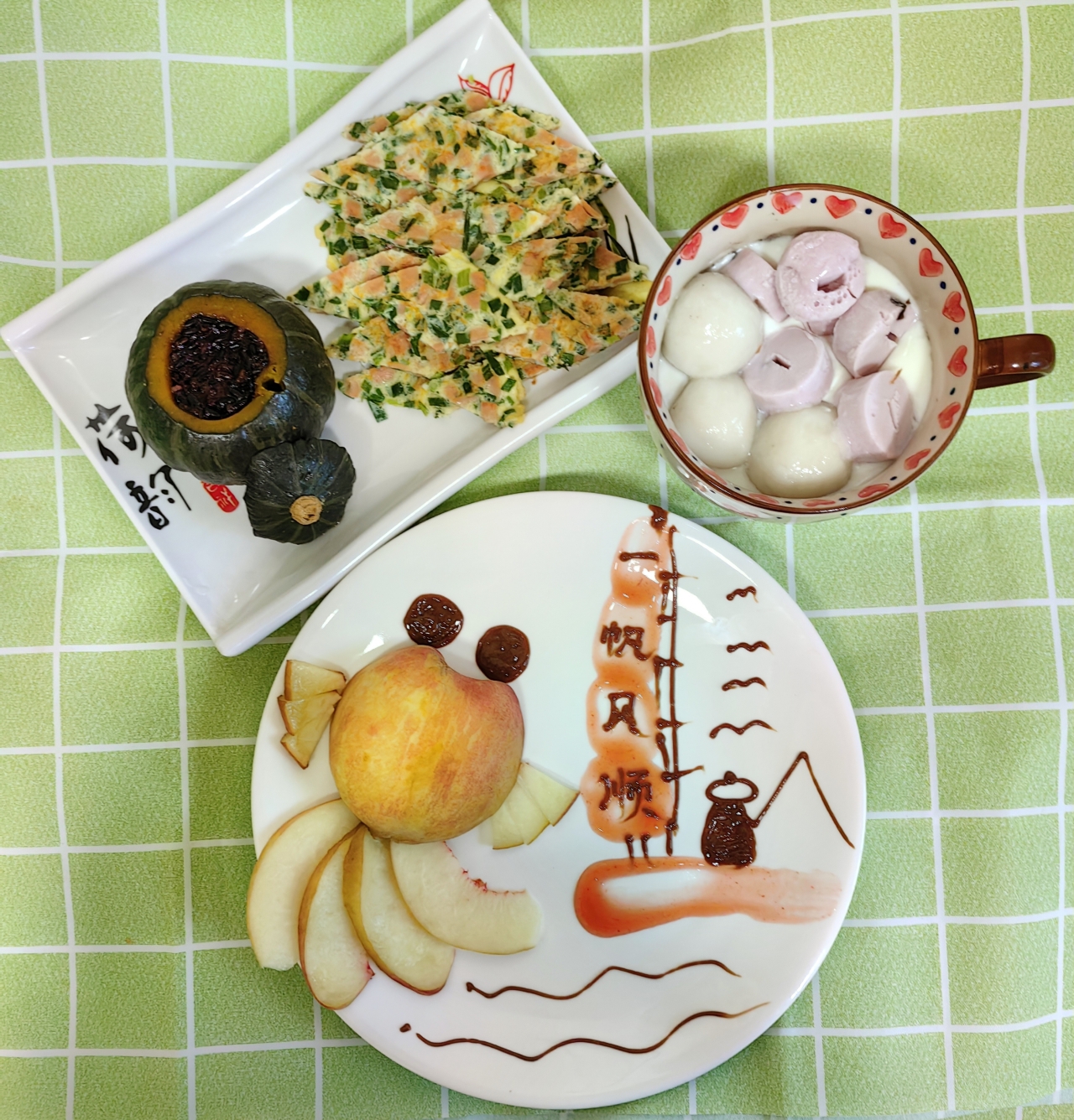 今日早餐：一帆风顺桃子鱼，紫米南瓜，酸奶冰汤圆，韭菜火腿鸡蛋饼