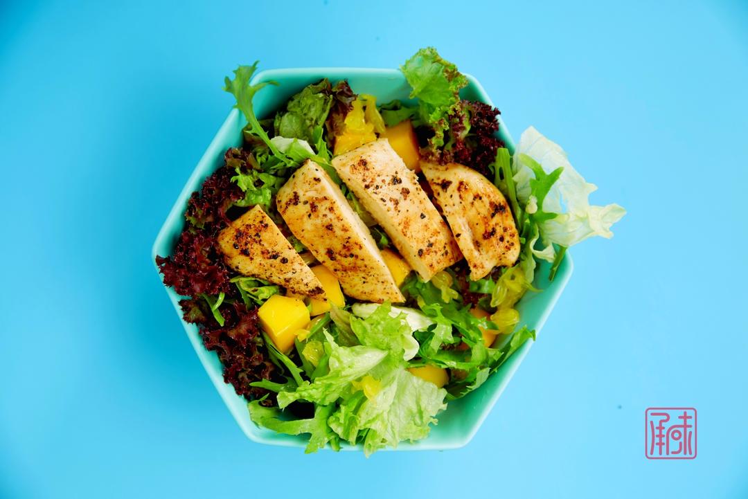 芒果+鲜橙+鸡胸肉=周末的简单午餐的做法