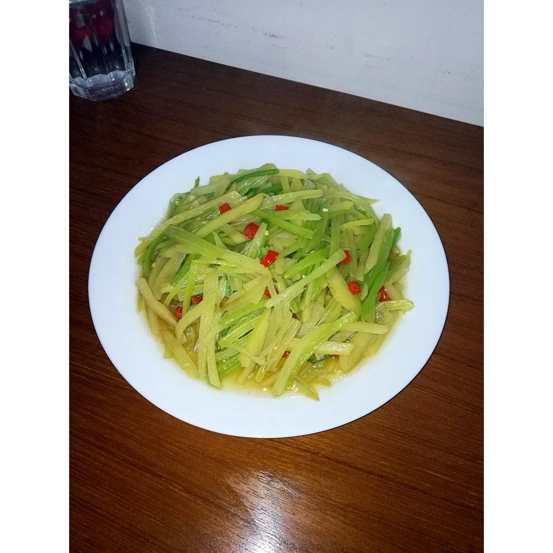 土豆炒芹菜
