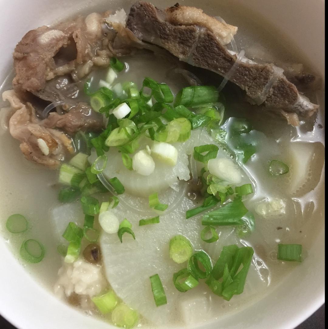 羊肉汤（汤鲜味美不膻气）