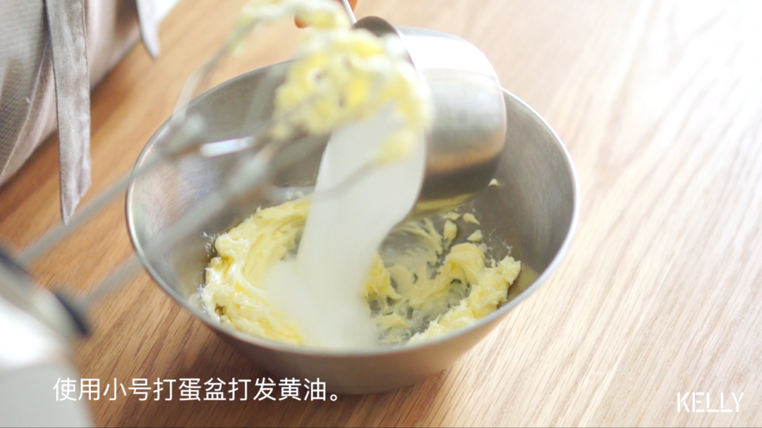無需抹面的輕卡紅絲絨蛋糕/低卡配方+裝飾竅門+擠花方法/烘焙視頻蛋糕篇11「美式蛋糕」的做法 步驟4