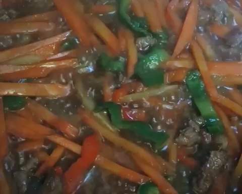 胡萝卜炒牛肉条的做法 步骤11